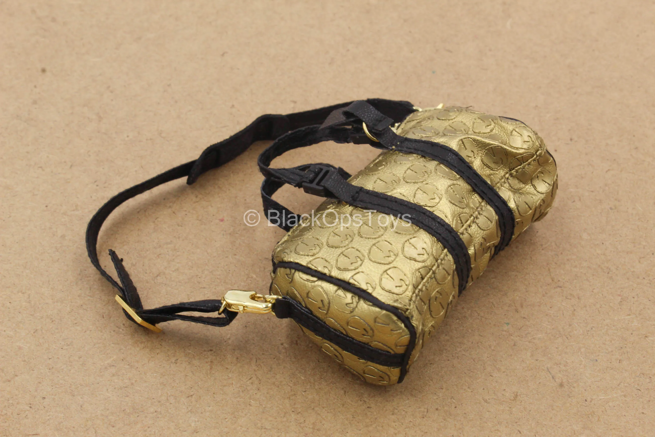 1/12 - Gomez The Roach - Gold Like Bag